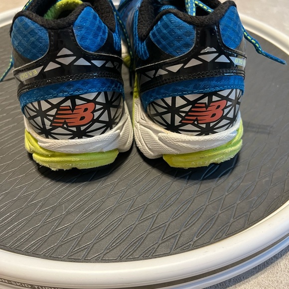 #1085. New Balance Brooks Revlite 870 V3 Men’s size 10. Blue - Picture 4 of 7